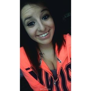 Meet your Posher, Mia