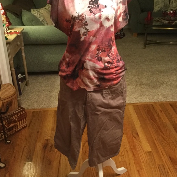 NWOT KHAKI TAN CAPRIS - Picture 3 of 4
