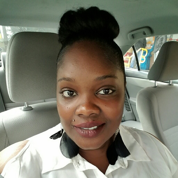 Meet your Posher, Shakema