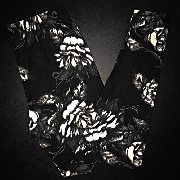 Buttery Soft Gorgeous Rose Floral Leggings TC