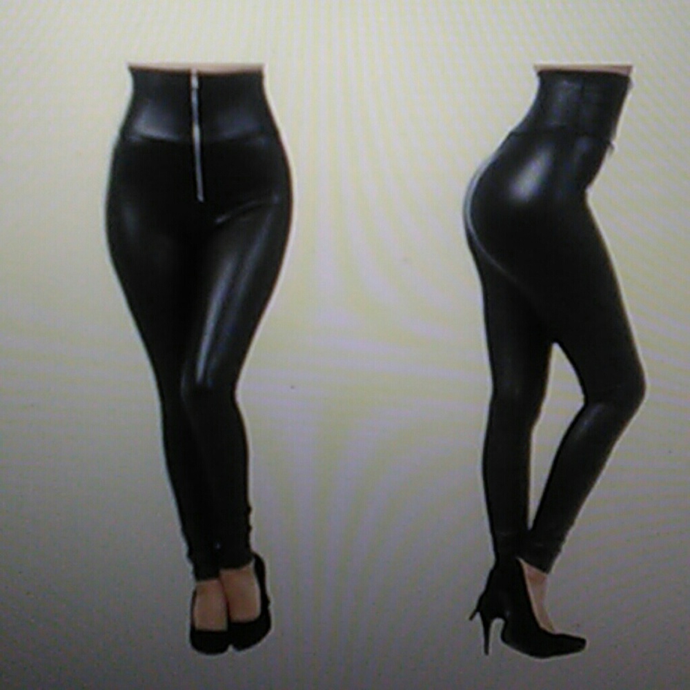 BLACK STRETCHY FAUX LEATHER LEGGINGS
