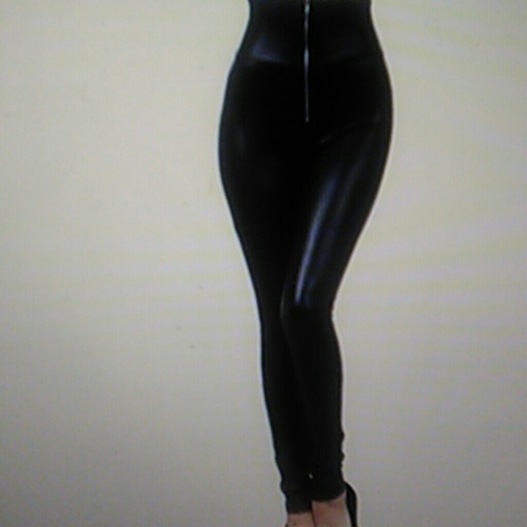 BLACK STRETCHY FAUX LEATHER LEGGINGS - Picture 2 of 4
