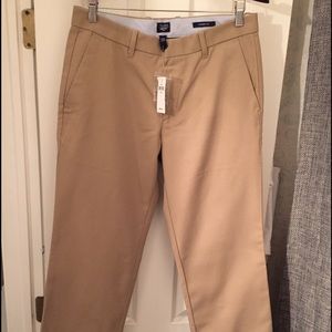 Gap tailored fit khakis NWT