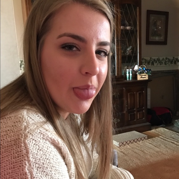 Meet your Posher, Rebecca