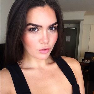 Meet your Posher, Amelia