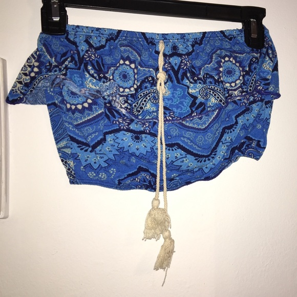 a crop top - Picture 1 of 1