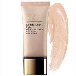 Estée Lauder Double Wear Light Foundation
