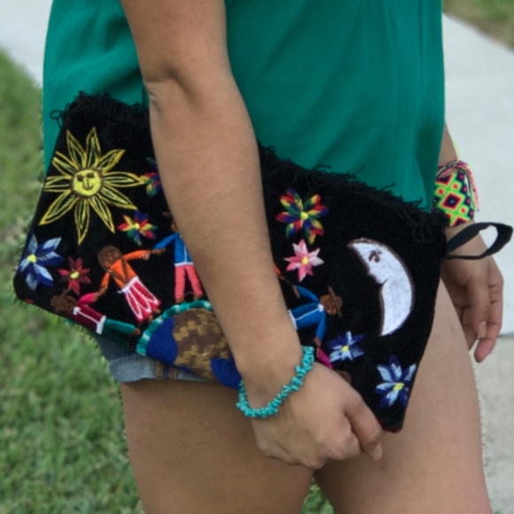 Embroidered Oversized Clutch Children of the World - Picture 6 of 8