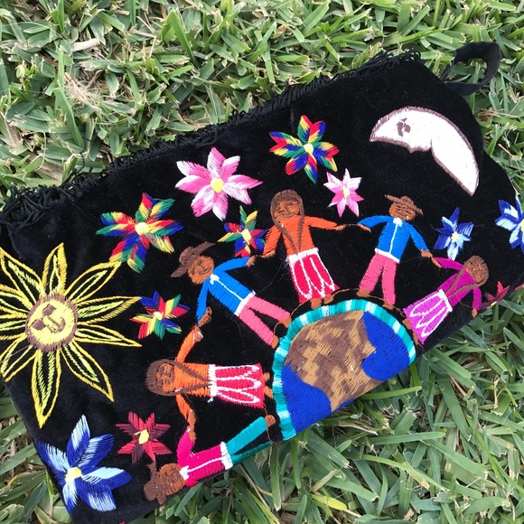 Embroidered Oversized Clutch Children of the World - Picture 3 of 8