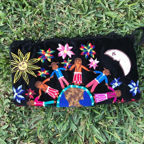 Embroidered Oversized Clutch Children of the World - Picture 5 of 8