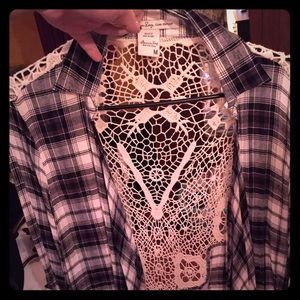 Black and white semi dressy flannel lace back det.