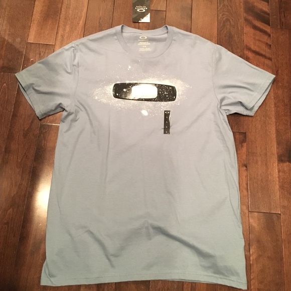Light blue Oakley t-shirt