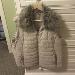 Cream puffy vest with fur trim
