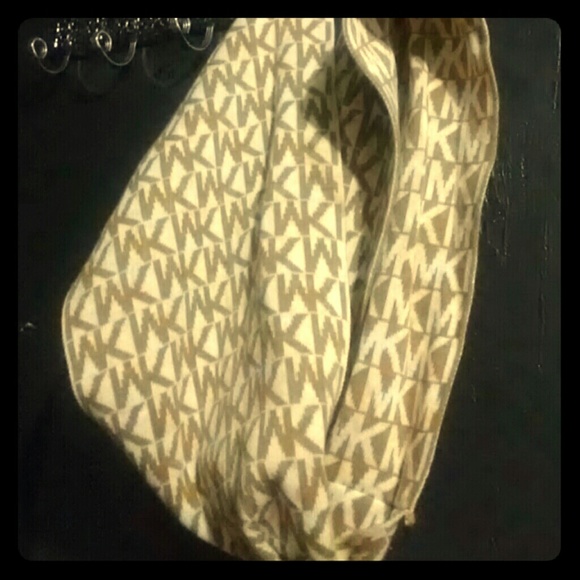 Scarf - Picture 1 of 2