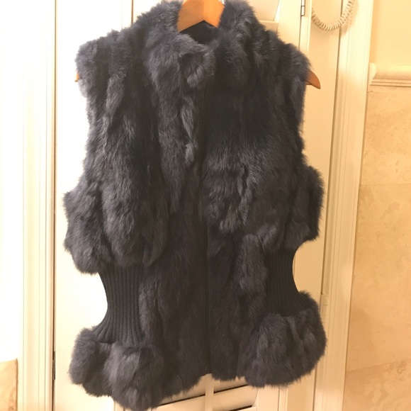 SOLD- NWOT Gorgeous navy blue rabbit fur vest - Picture 2 of 4