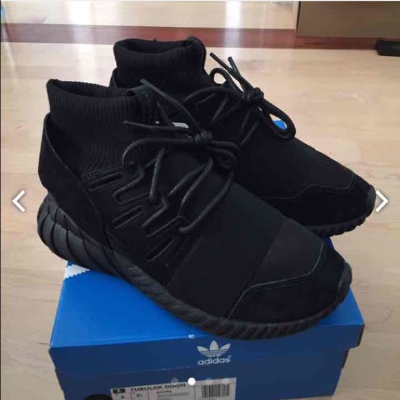 Adidas Tubular "Triple Black"
