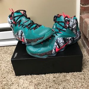 LeBron 12 "Christmas"