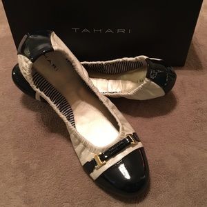 TAHARI Navy & Cream Veronica Flats