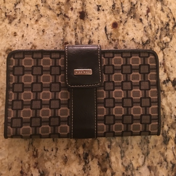 Nine West wallet