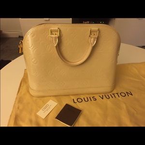 ❌sold❌Women's authentic Louis Vuitton handbag