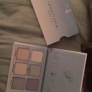 Anastasia Beverly Hills Moodchild Highlighter