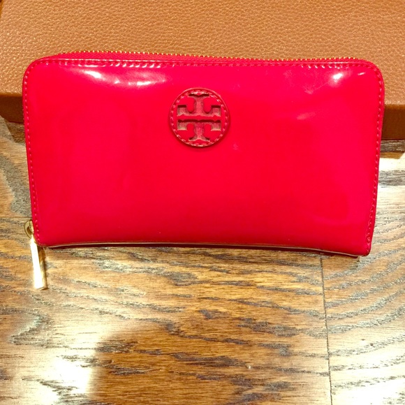 Tory Burch, Red wallet