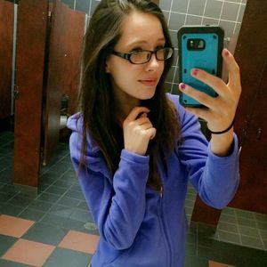 Meet your Posher, Lora