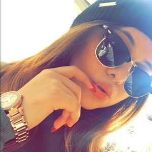 Meet your Posher, Alexia