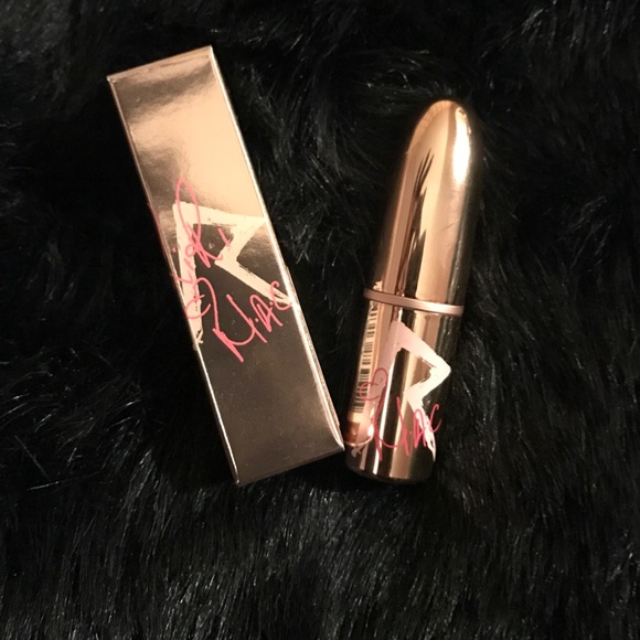 BNIB MAC Rihanna "who's that chick" lipstick 💄