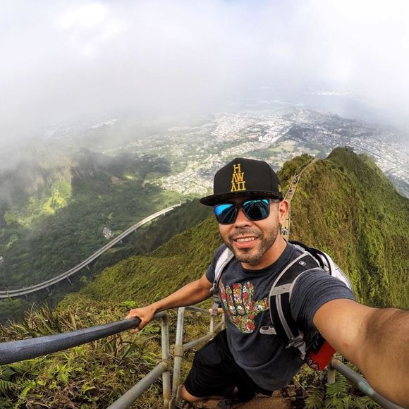 Meet your Posher, Lazaro - Picture 1 of 1