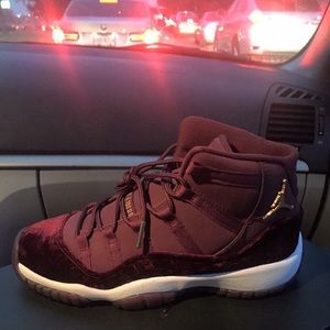 If any body want these shoes hmu