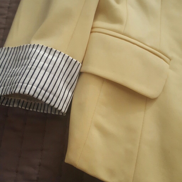 Yellow blazer - Picture 2 of 4