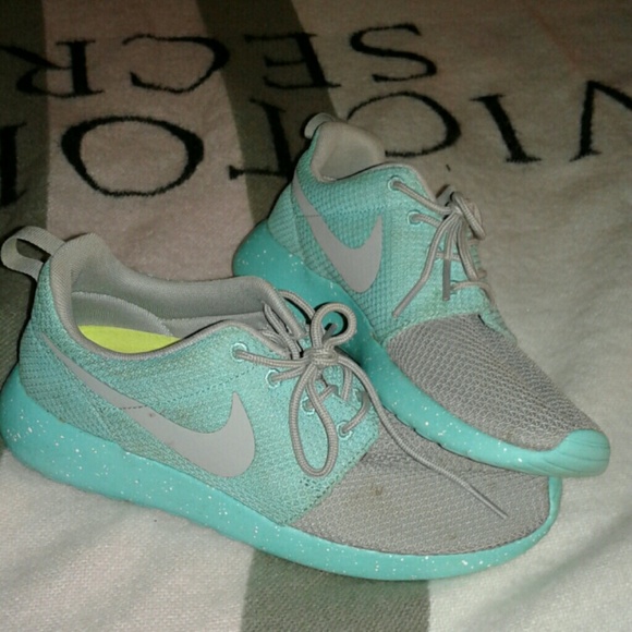 Bright turquoise customized Nike roches!