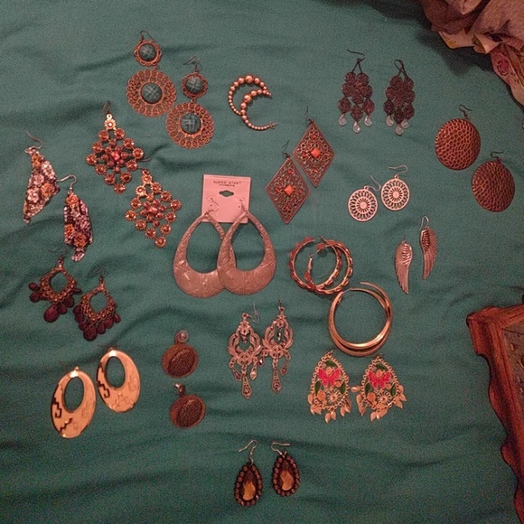 EARRING BUNDLE! 18 PAIRS
