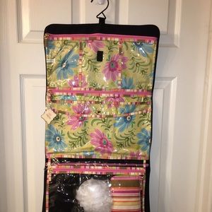 Hanging travel makeup case