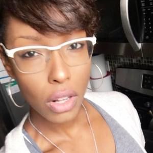 Meet your Posher, April