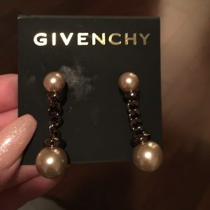 Bronze Givenchy earrings with pearl and chain