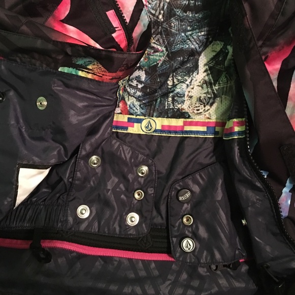 Volcom Snowboard Jacket - Picture 4 of 4