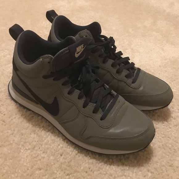 Nike internationalist Mid shoe size 8.5