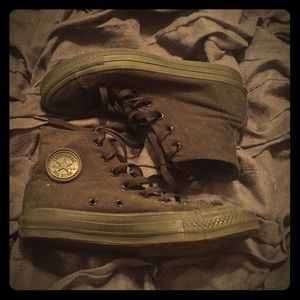 all black converse. only worn once!!!