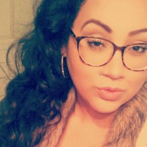 Meet your Posher, Paola