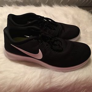 Black Nike Free RN