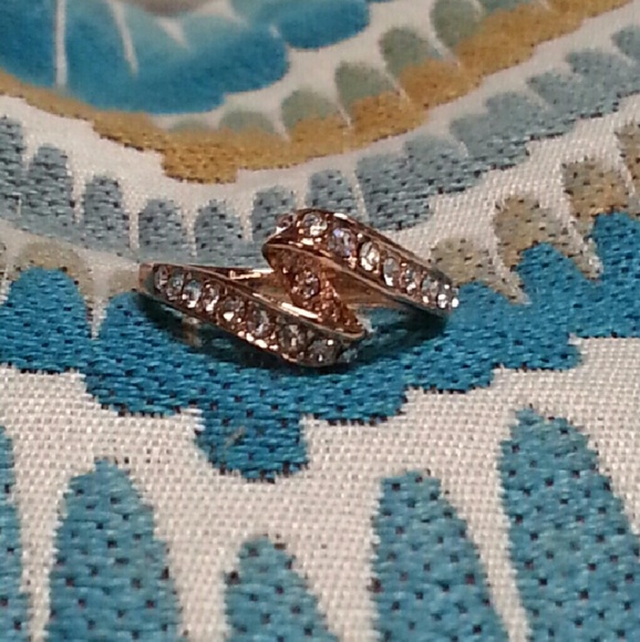 Rose Gold Gorgeous Diamond Swirl Ring - Picture 4 of 4