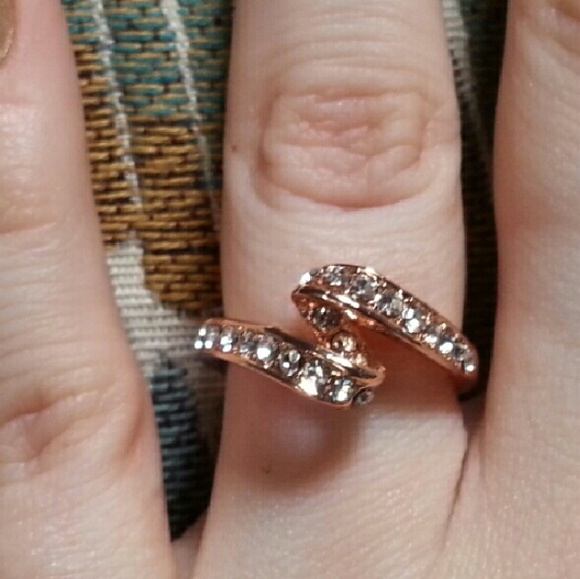 Rose Gold Gorgeous Diamond Swirl Ring - Picture 2 of 4