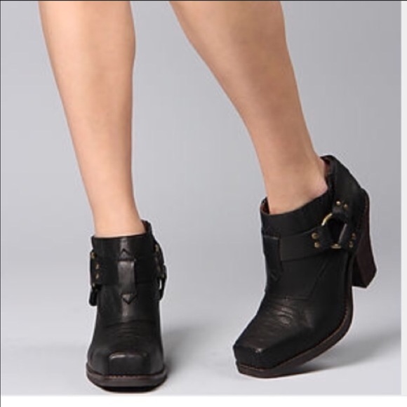 ISO! These amazing Jeffery Campbell's
