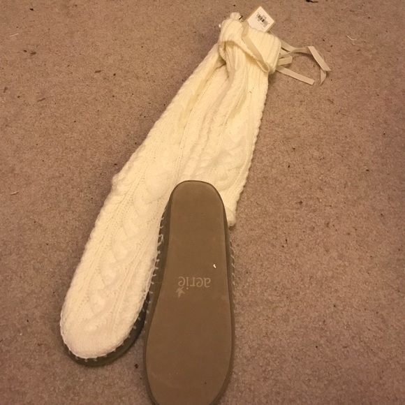 Arie white under the knee knitted slippers