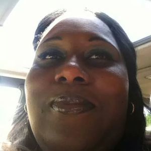 Meet your Posher, Larissa