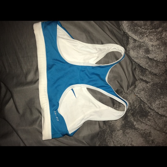 Nike reversible sports bra - Picture 2 of 2