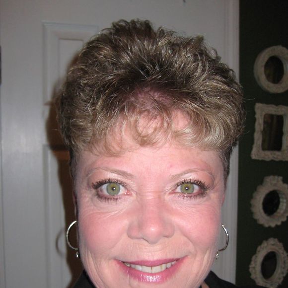 Meet your Posher, Leigh - Picture 1 of 1