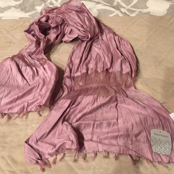 Brand new scarf great detail